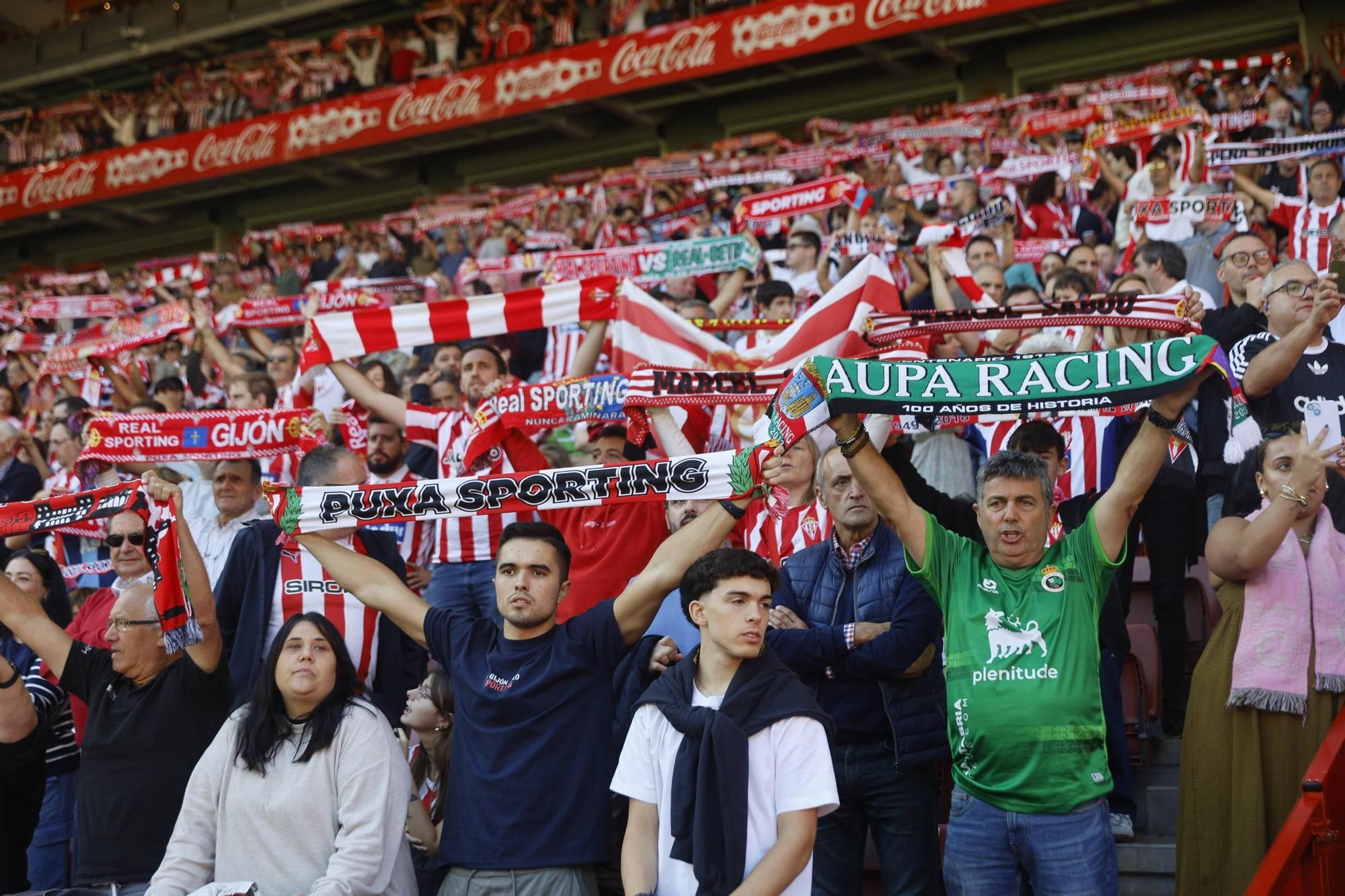 EN IMÁGENES: El partido del Sporting- Racing de Santander en El Molinón