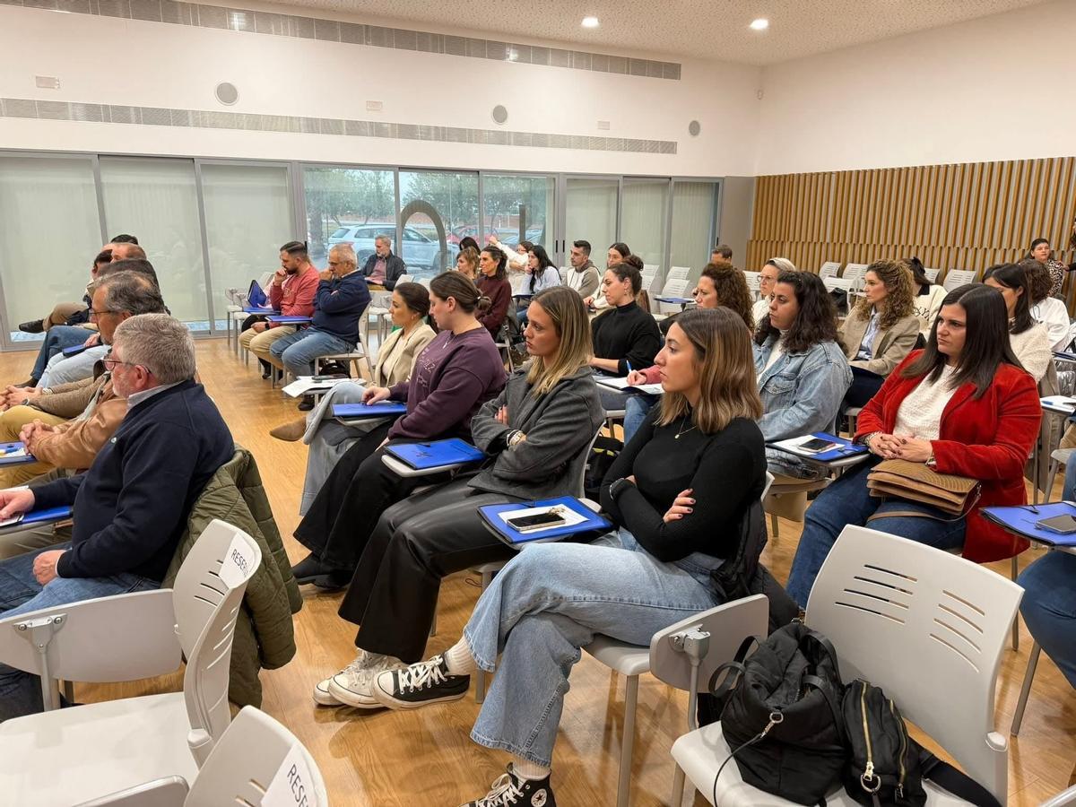 Asistentes a las jornadas de Apannedis en Palma del Río.