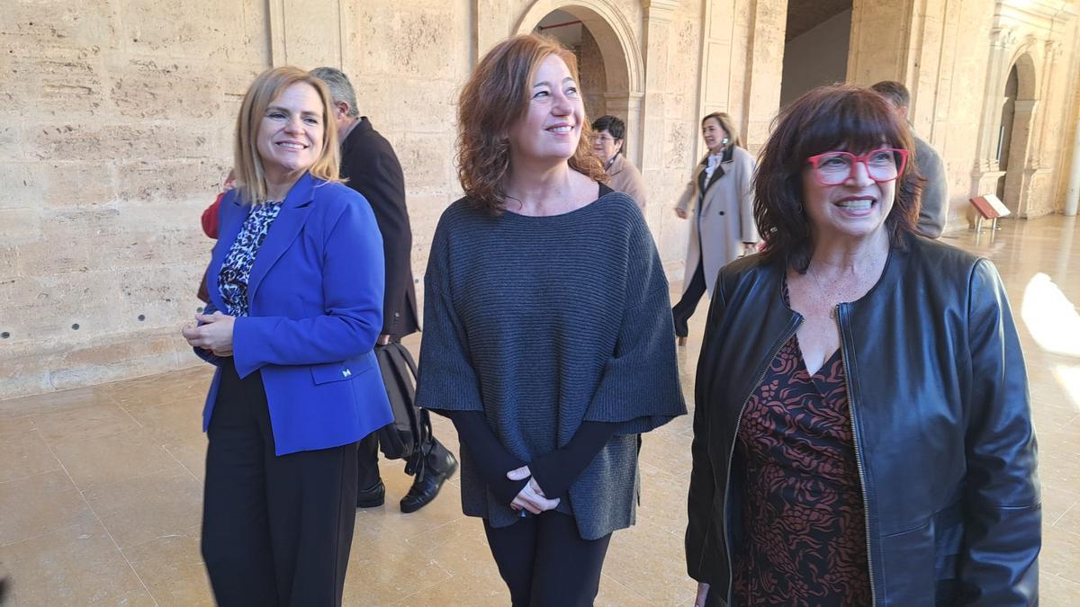 Pilar Bernabé, Francina Armengol y Verònica Cantó este miércoles en Sant Miquel dels Reis.