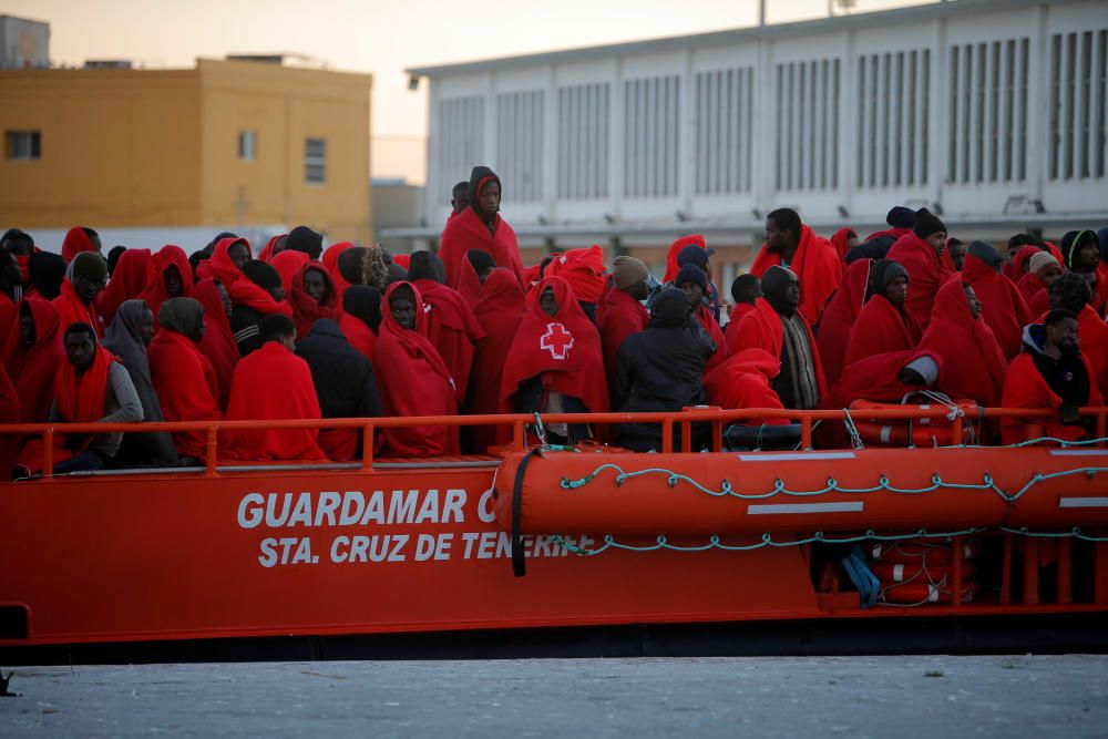 Llegan al puerto de Málaga a 185 personas rescatadas de tres pateras
