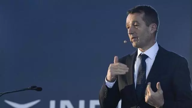 Escribano dimite como presidente de Indra por “responsabilidad” y para no afectar a la compañía