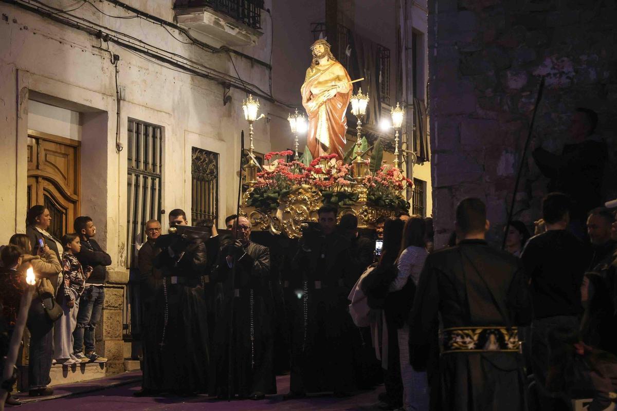 Las imágenes que dejó la Procesión de Viernes Santo en Sagunt