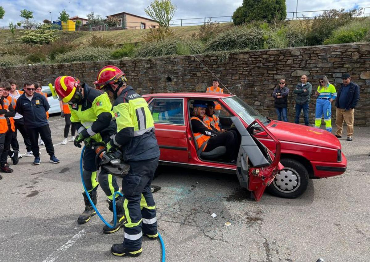 Simulacro con un tractor que atropella a nueve personas