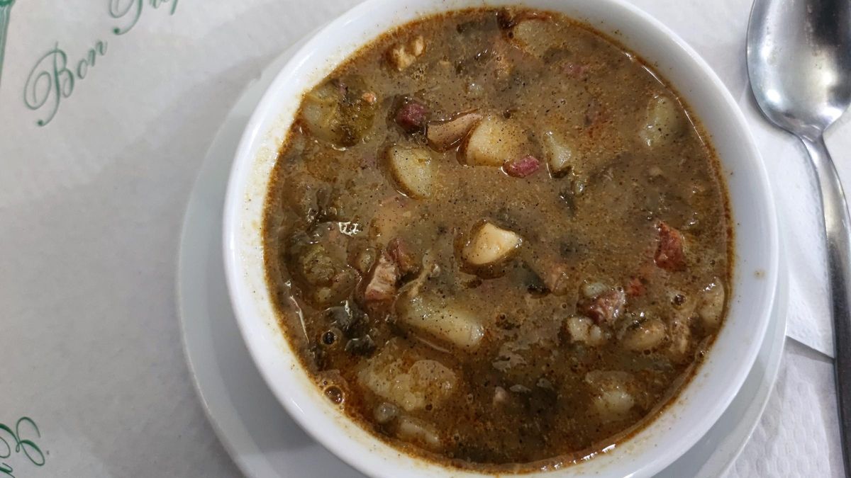 El caldo gallego de de Bar-Restaurant Hermanos Méndez.
