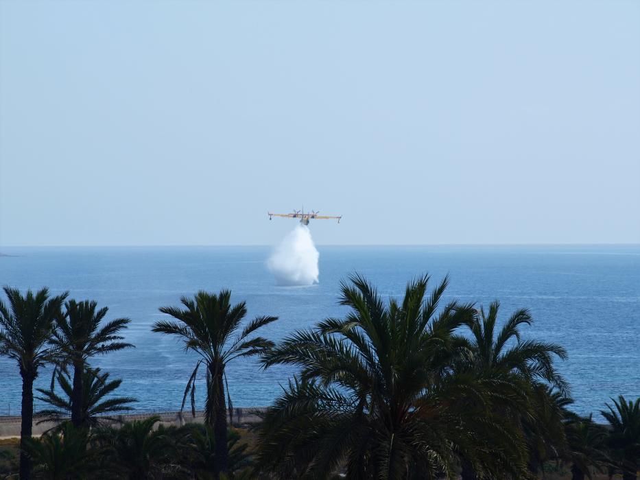 El Grupo 43 del Ejército del Aire, que opera bajo la dirección del Ministerio de Transición Ecológica en la lucha contra los incendios forestales, ha realiza entrenamientos en aguas de Torrevieja,