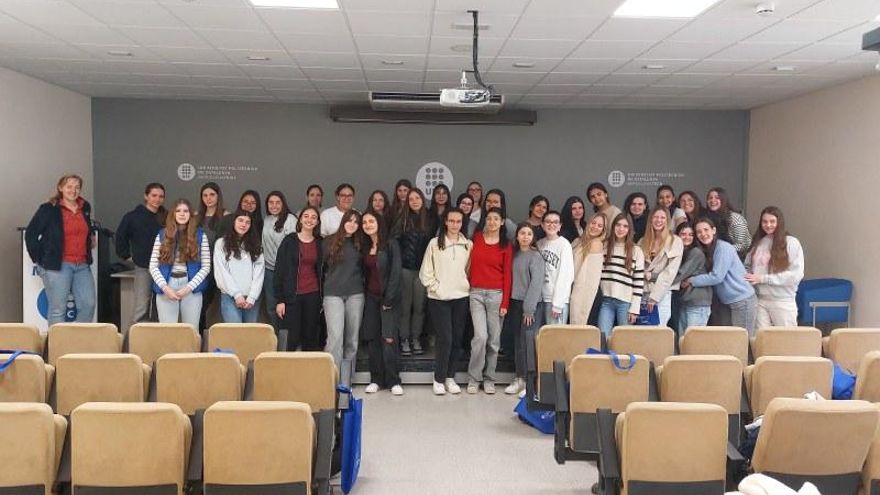 La UPC Manresa celebra el Dia Internacional de les Noies en les TIC apropant la tecnologia a joves estudiants