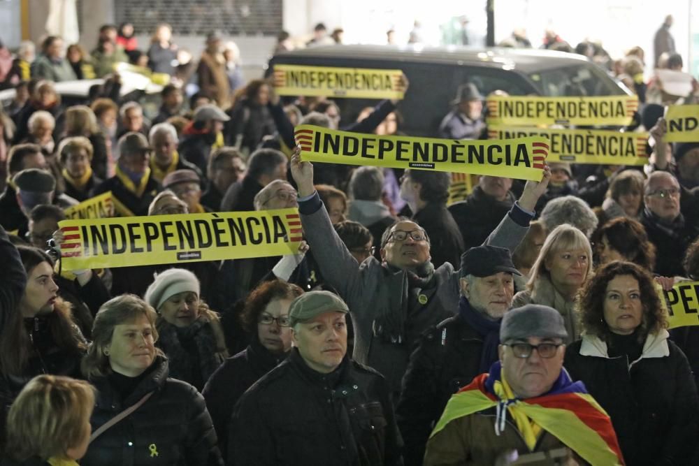 Manifestació a Girona en contra de la decisió de la JEC d'inhabilitar Torra