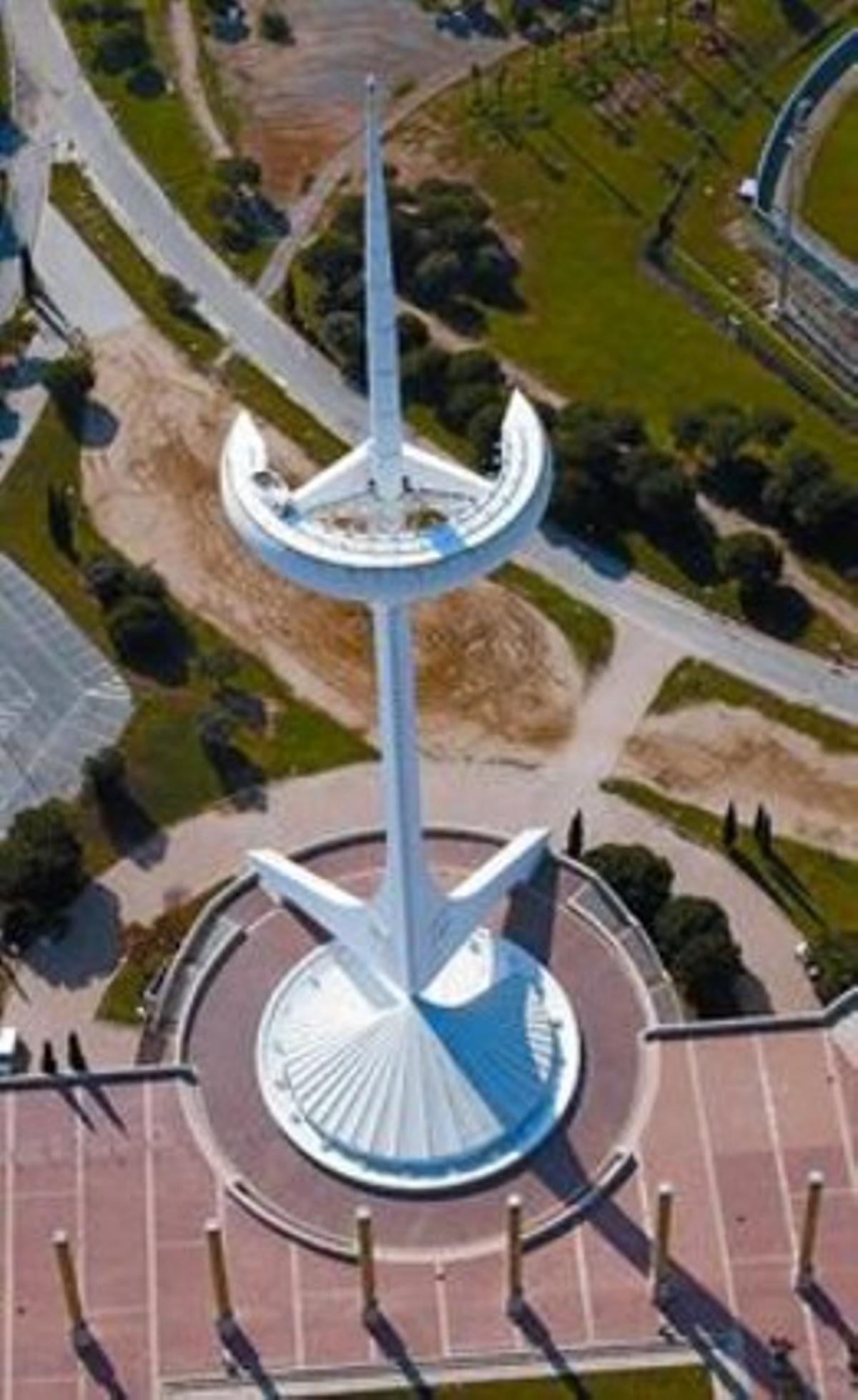 La torre de Telefónica de Montjuïc, vista des de l’aire. La torre de Telefónica de Montjuïc, vista des de l’aire.