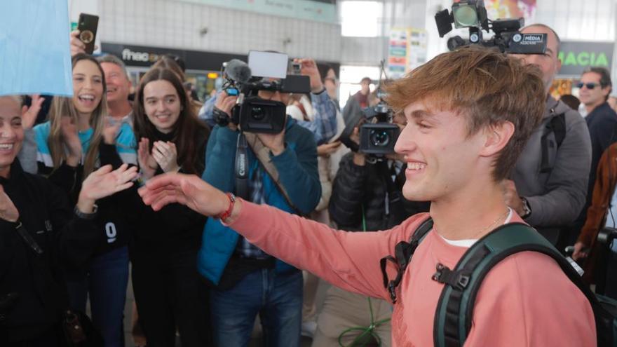 El campeón de Moto3 Jaume Masià llega a València