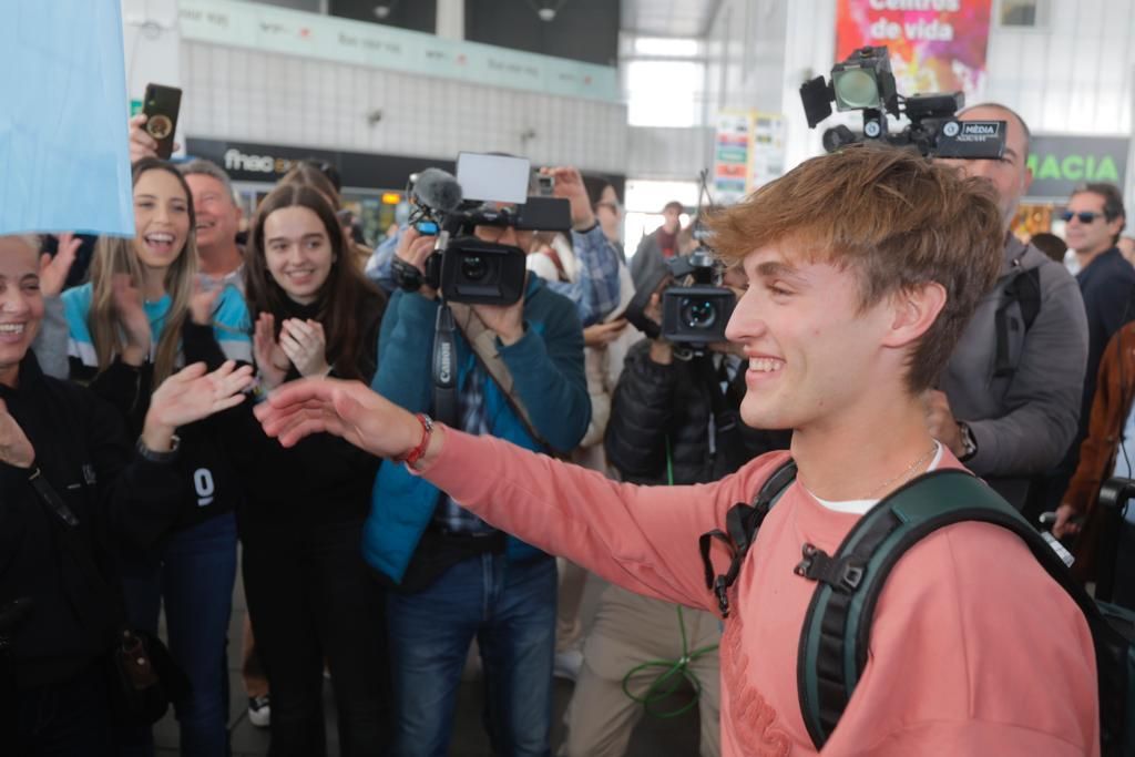 El campeón de Moto3 Jaume Masià llega a València