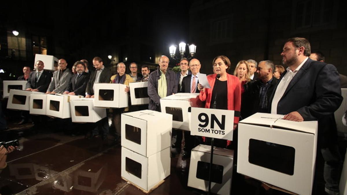 Ada Colau lidera el manifiesto contra las querellas &quot;antidemocráticas&quot; por el 9-N