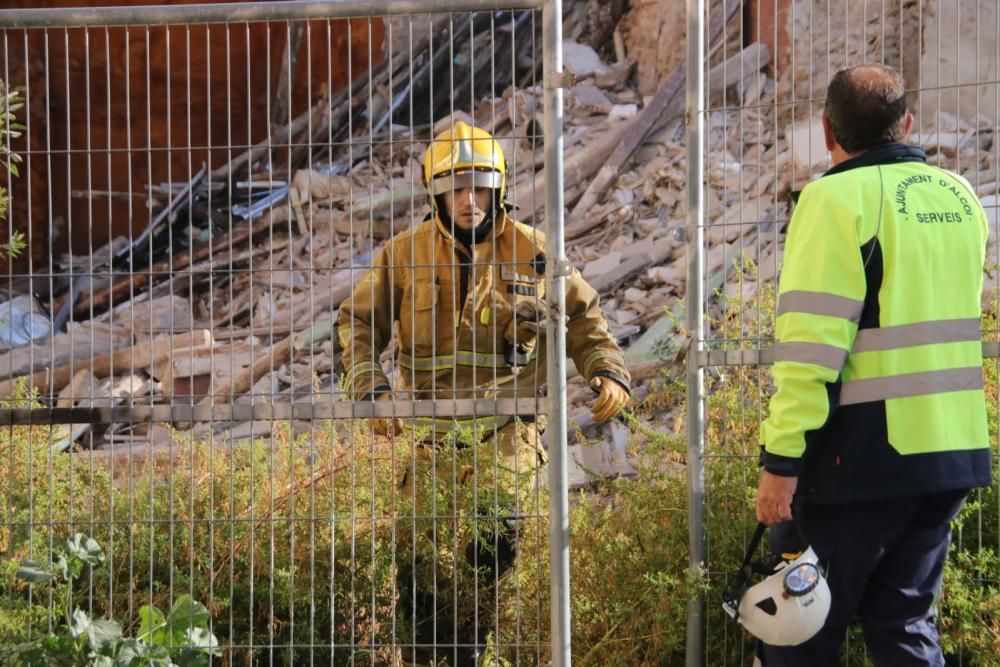 Buscan a una mujer entre los escombros del tercer edificio derrumbado en Alcoy por el temporal