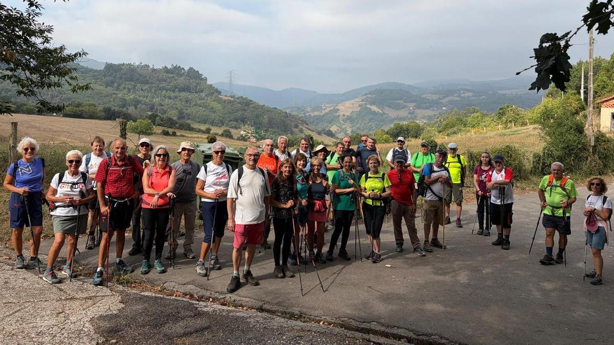 La caminata con el Grupo Montañero Moscón, en imágenes