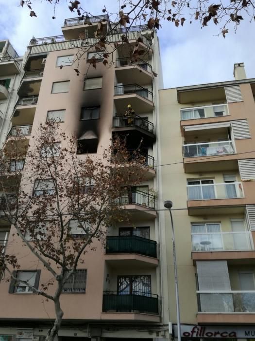 Desalojan un edificio de la calle Eusebio Estada por un incendio en un piso