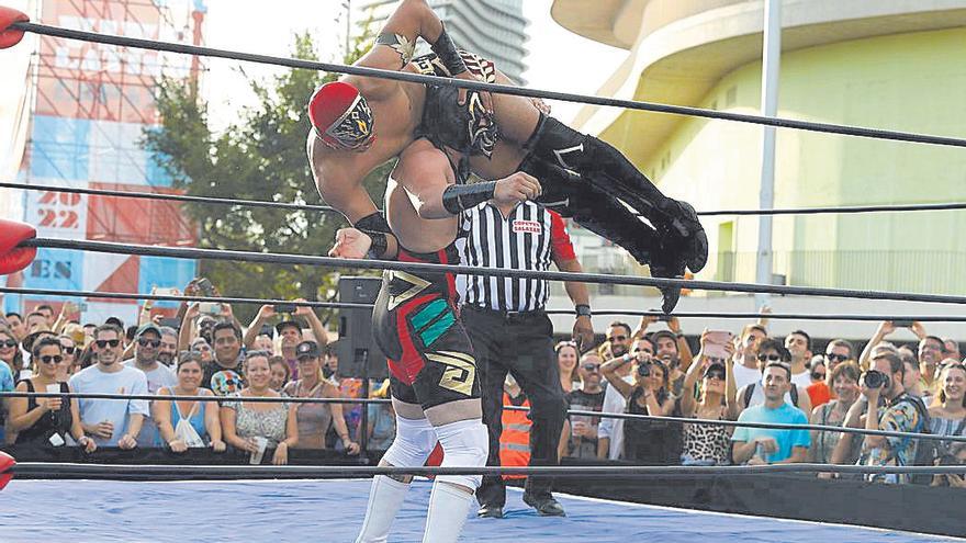 La lucha libre mexicana generó una gran expectación.