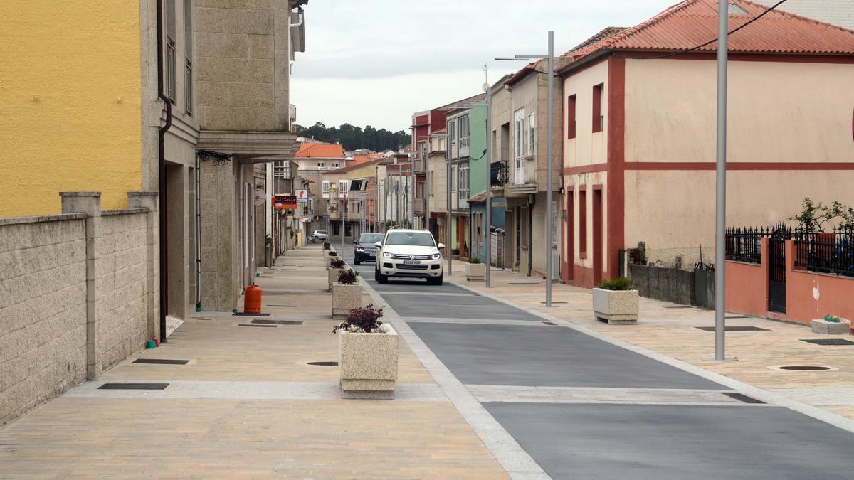 Avenida Castelao de A Illa despois da reforma á que foi sometida
