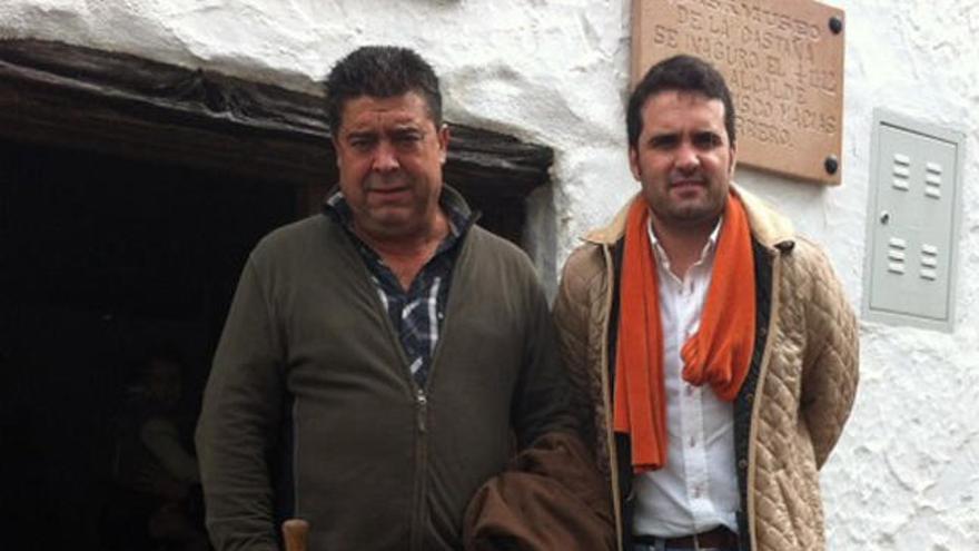 El diputado de Turismo, Jacobo Florido, acompañado por el alcalde, Francisco Macías.