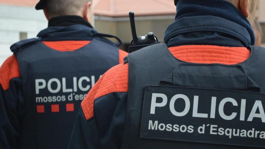 Els joves van demanar ajut a una patrulla dels Mossos