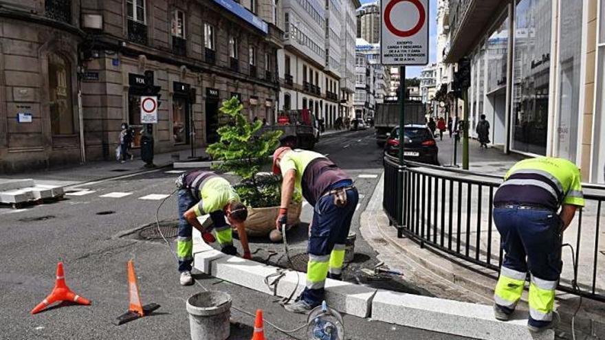 Trabajos para la peatonalización de la calle Compostela.