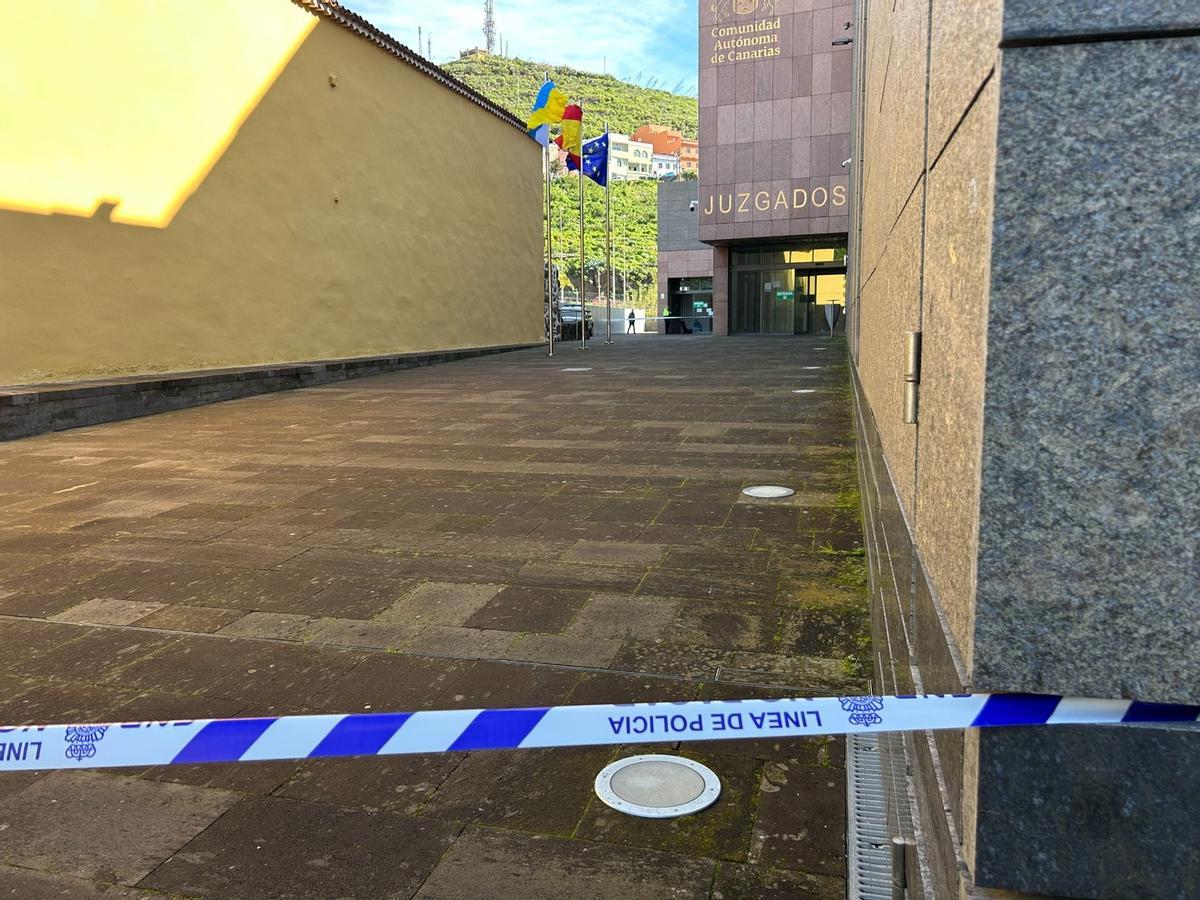 Desalojan el Palacio de Justicia de La Laguna por un aviso de bomba