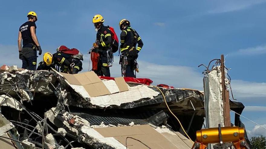 Maniobras realizadas hoy por los bomberos del SPEIS de Alicante.