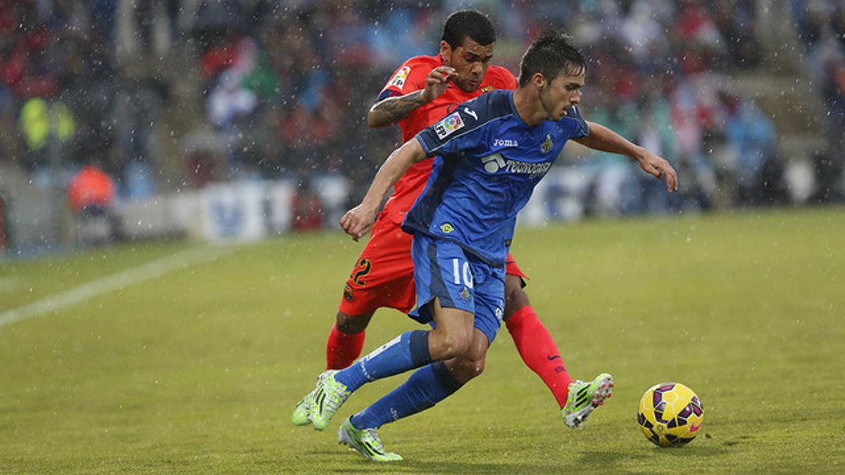 Alves y Sarabia, en un momento del partido disputado en Getafe