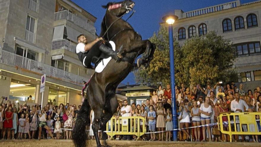 El Port d´Andratx celebra una espectacular Nit del Cavall por la Verge del Carme