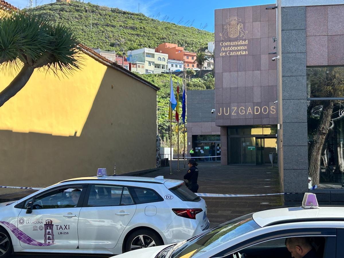 Desalojan el Palacio de Justicia de La Laguna por un aviso de bomba