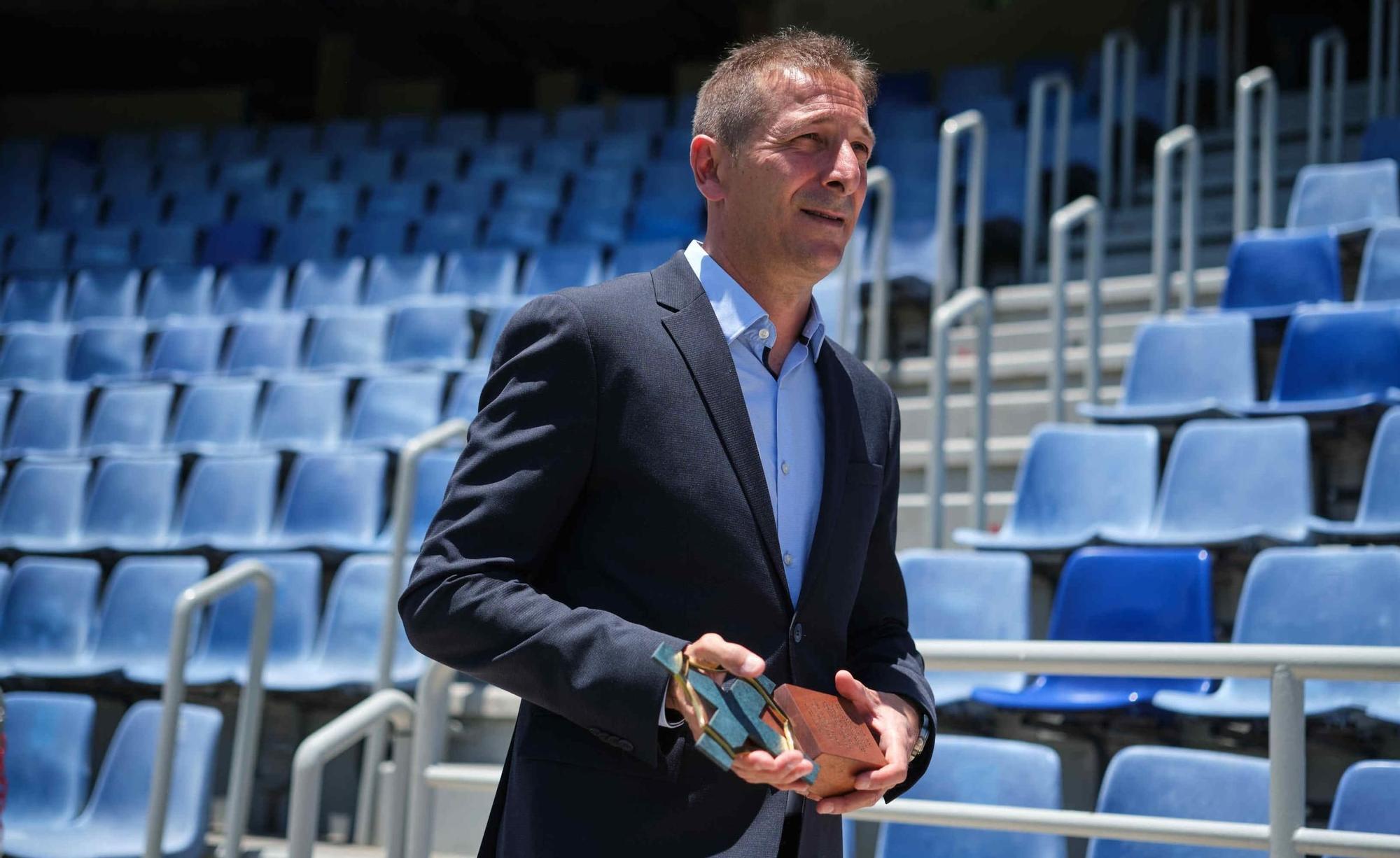 Entrega a Ramis del distintivo Leyenda blanquiazul