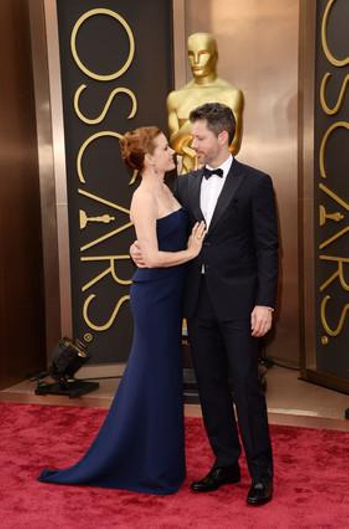 L’actriu Amy Adams (L) i Darren Le Gallo, a l’alfombra vermella dels Oscars, aquest dilluns.