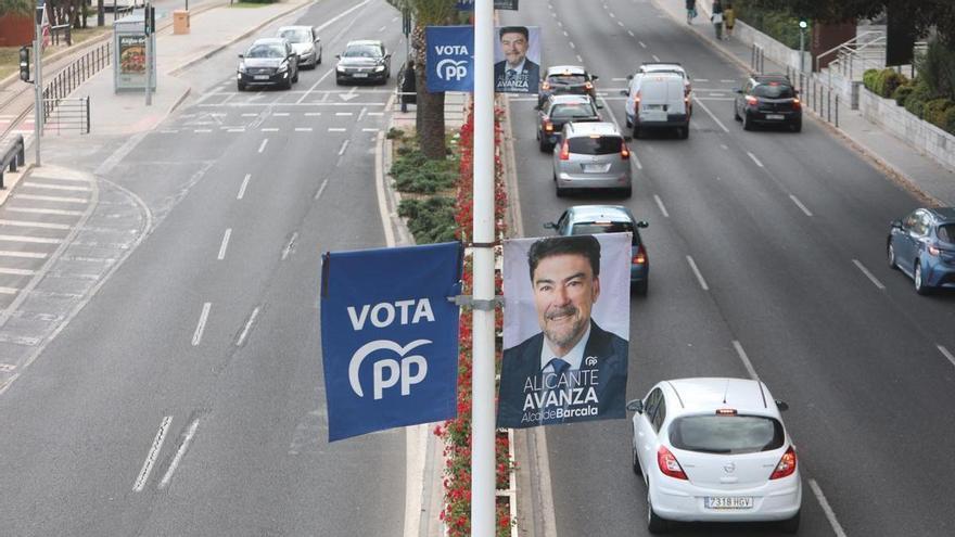 La Junta Electoral da la razón al PP de Alicante: las banderolas se quedan