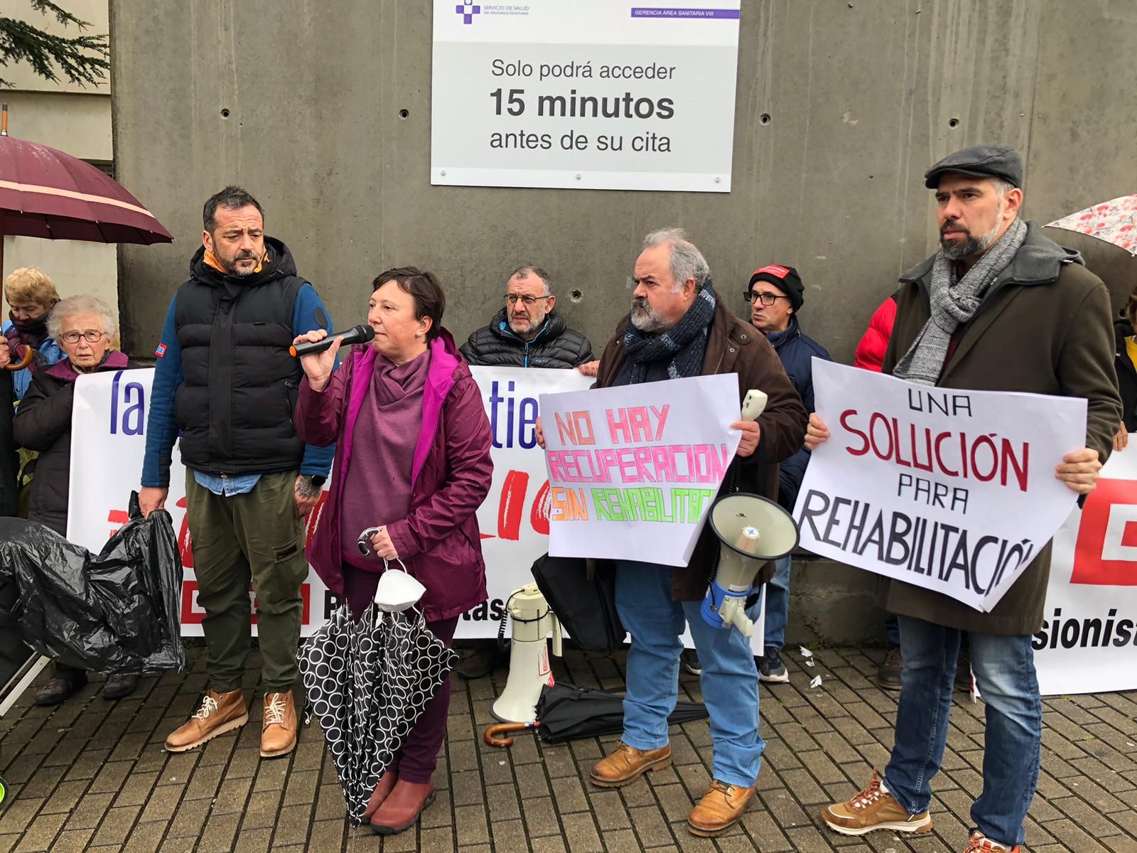 Protesta de los pensionistas en Langreo para pedir mejoras en la sanidad