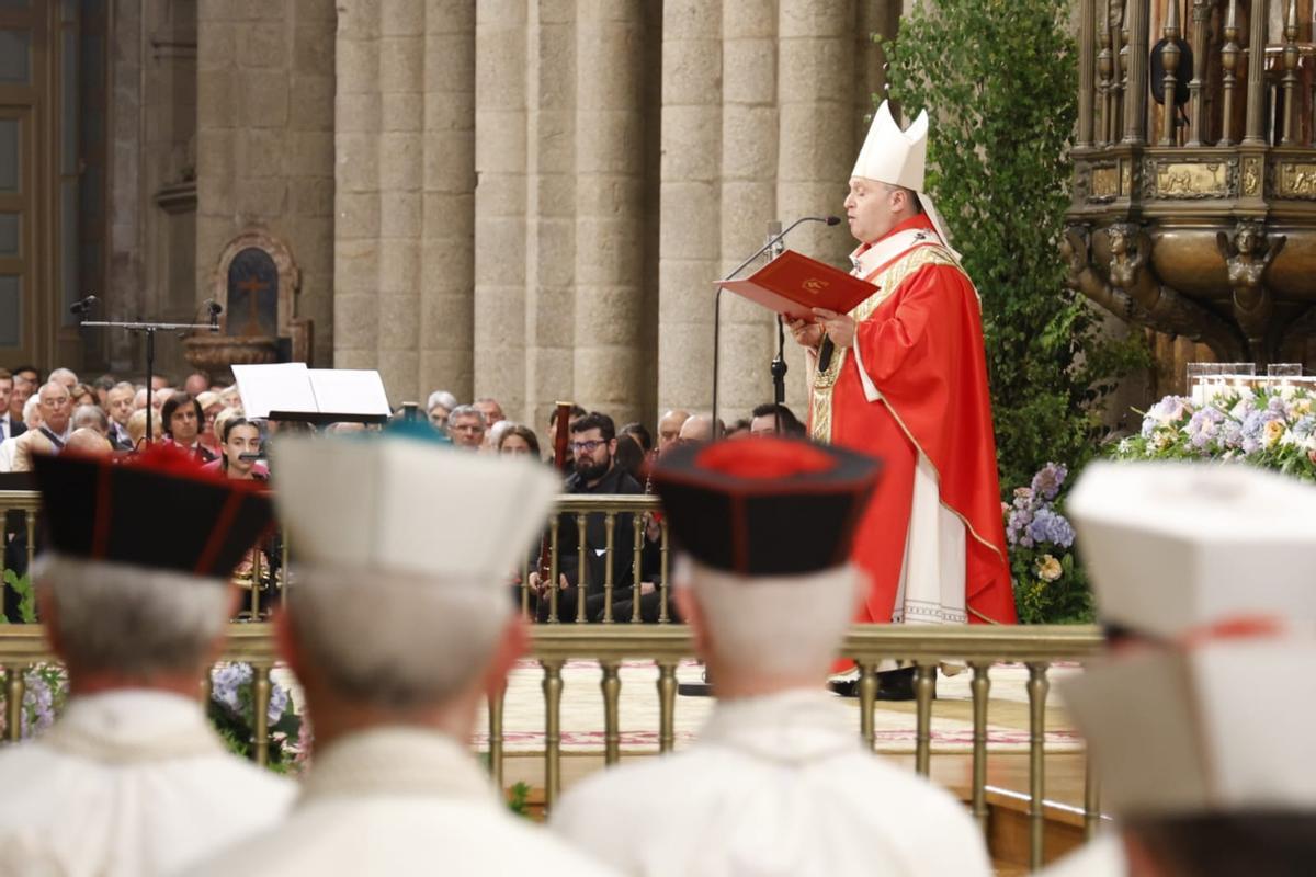 El arzobispo de Santiago, monseñor José Francisco Prieto, durante la ceremonia en la Catedral.