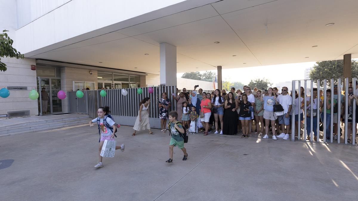 Alumnado de un colegio de Gandia, en una foto de archivo