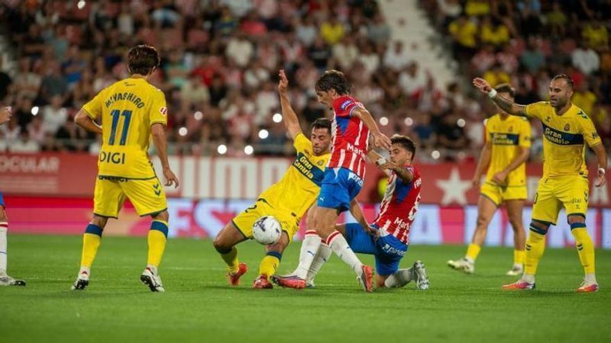 La UD Las Palmas es una coladera y no hay que fichar a Arana