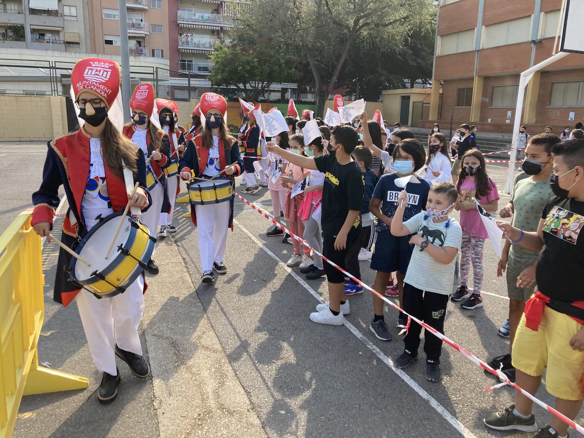 El Tio de la Porra de Gandia da la bienvenida a las fiestas