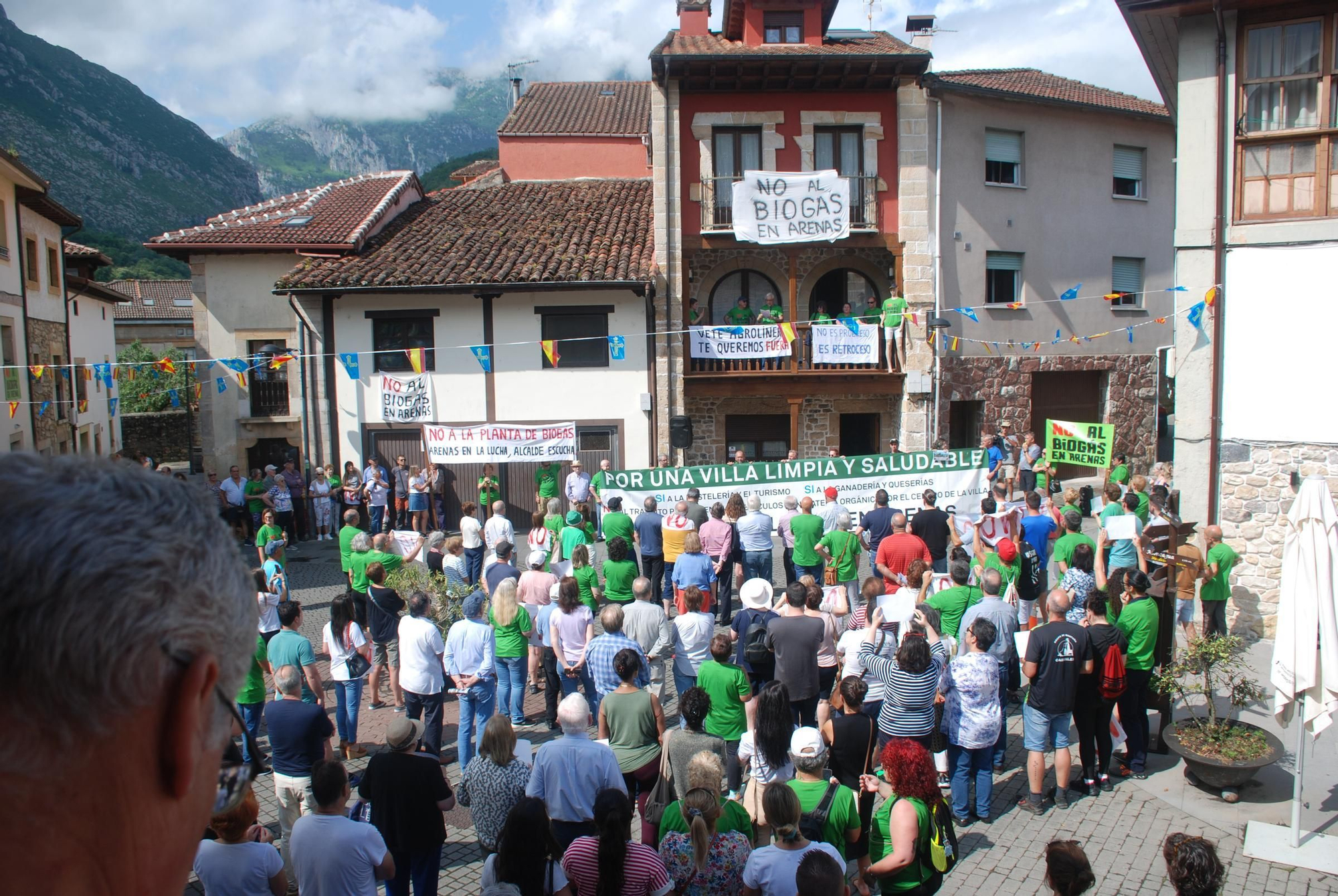 Manifestación contra la planta de biogás en Arenas de Cabrales