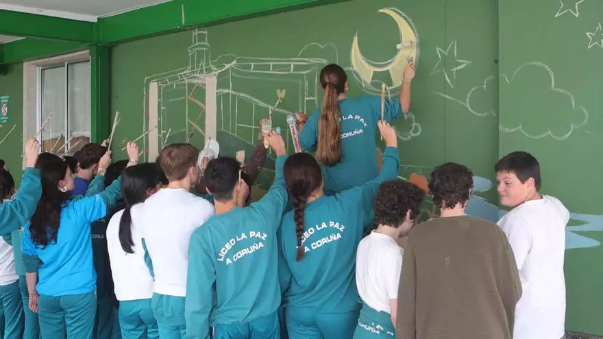 Afundación lleva al Liceo La Paz su programa educativo 'Plantando árboles con pinceles'