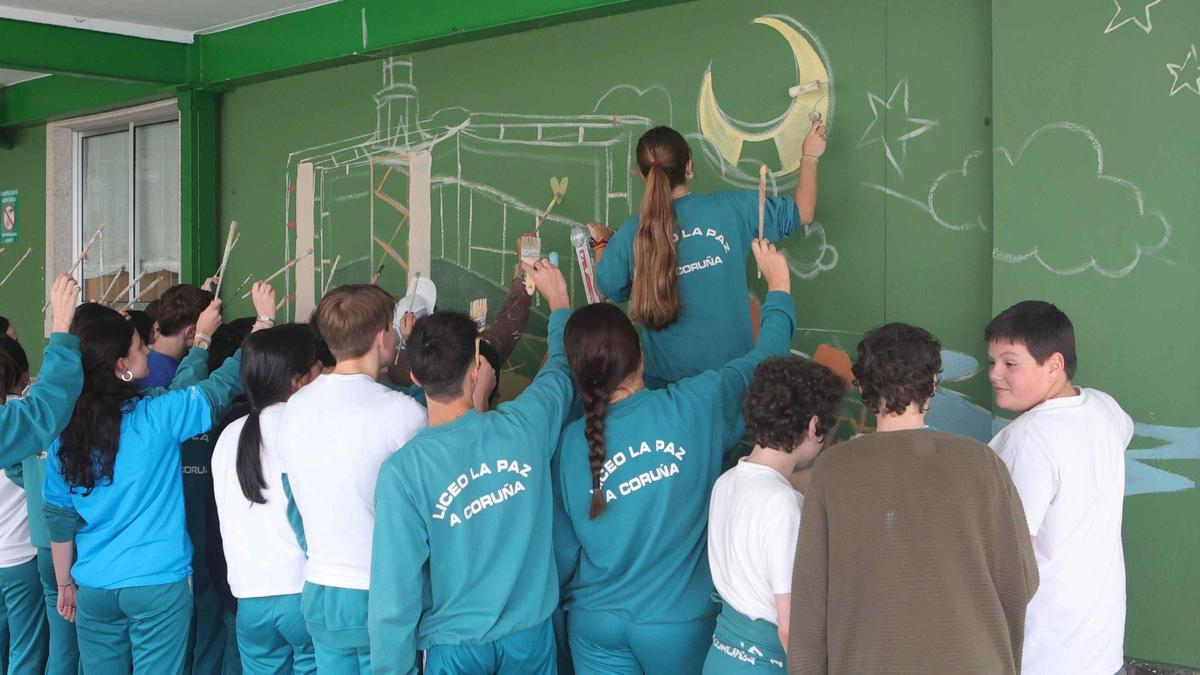 Afundación lleva al Liceo La Paz su programa educativo 'Plantando árboles con pinceles'