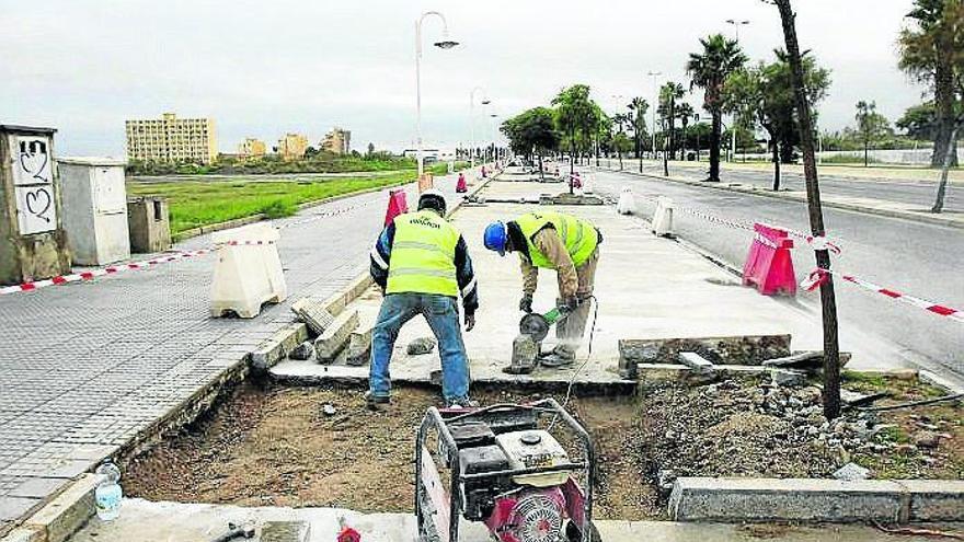 Construcción del carril bici junto a la Térmica.