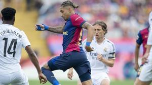 Raphinha avança davant Tchouaméni i Modric, ahir. | JORDI COTRINA