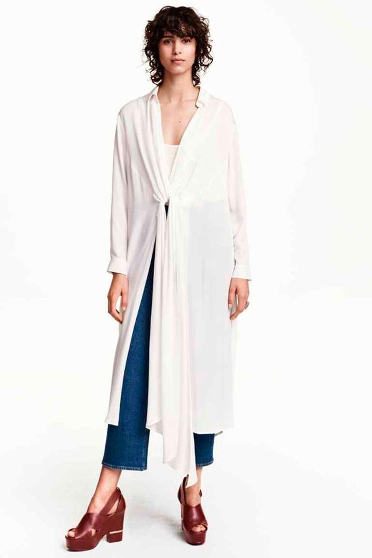 Blusa larga en color blanco de H&amp;M (49,99€)