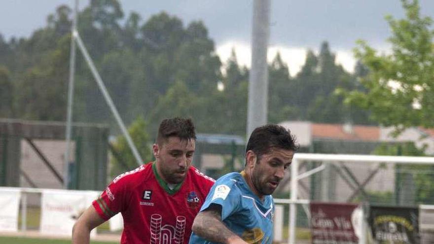 Un momento del partido de ayer en A Estrada. // Bernabé/Cris M.V.