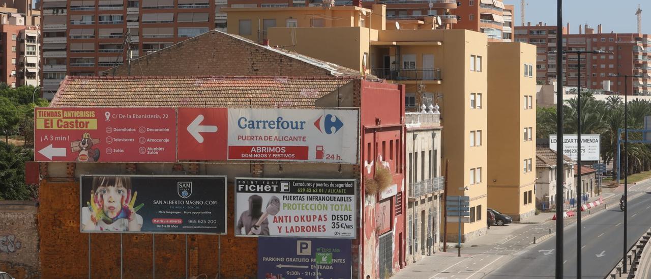 Vecinos de Alicante llevan al Síndic el abandono de unos terrenos en el  Acceso Sur pendientes de urbanizar desde hace un cuarto de siglo
