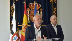 El ministro de Política Territorial y Memoria Democrática, Ángel Víctor Torres, atiende a los medios, a 10 de agosto de 2026, en Ceuta (España).