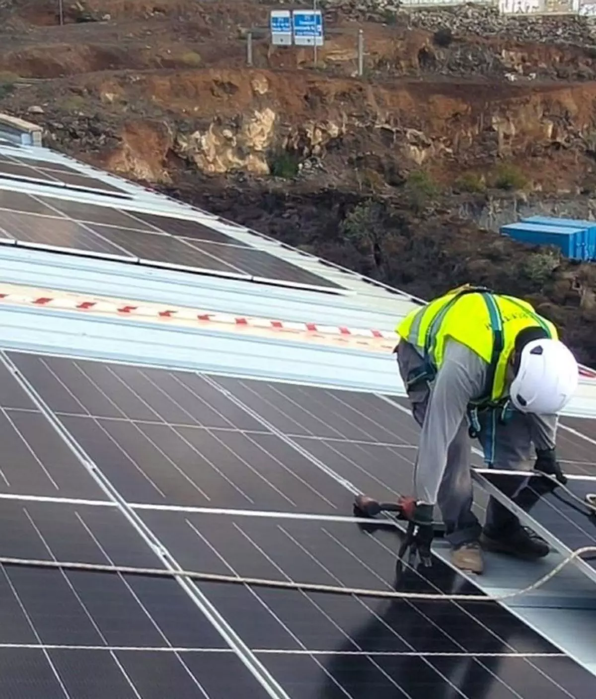 Arranca en El Rosario la primera comunidad solar con rebaja en el IBI y en el recibo de la luz