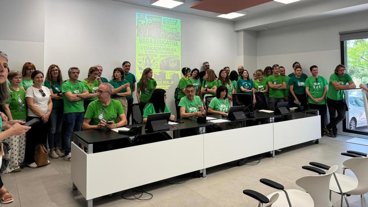 Directores de los institutos de Educación Secundaria de la provincia de Castellón y las asociaciones de familias del alumnado (AFA).