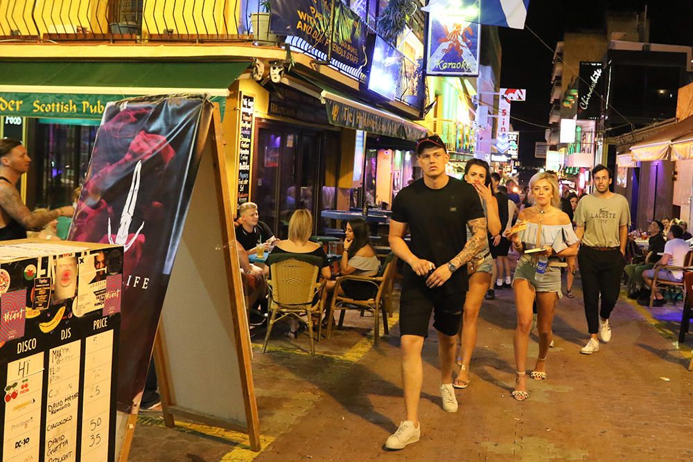 Una noche con la Policía en el West End en Sant Antoni (Ibiza)