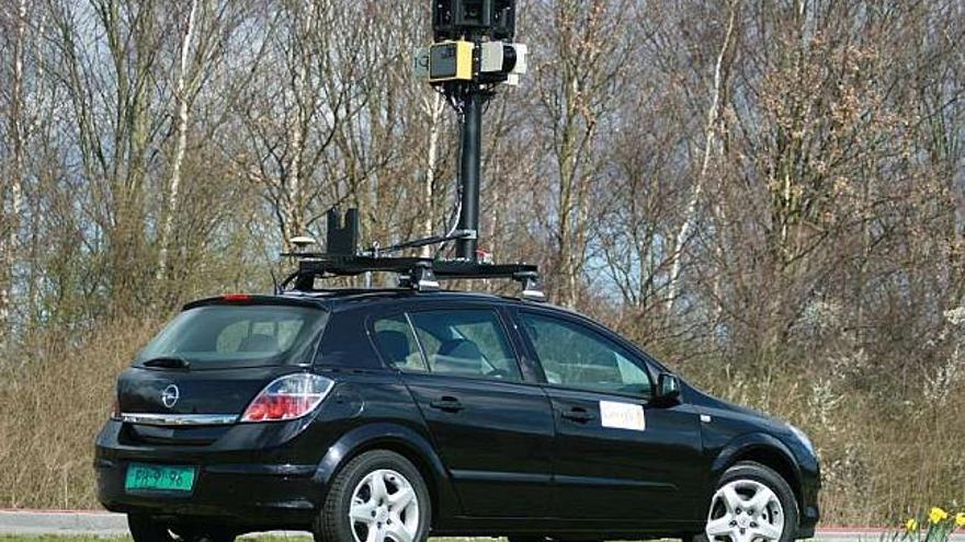 Uno de los coches que captan imágenes para Street View, de Google. / la opinión