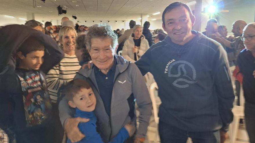 Carlos Soria mueve montañas en Xàbia: llenazo para escuchar al alpinista de 86 años